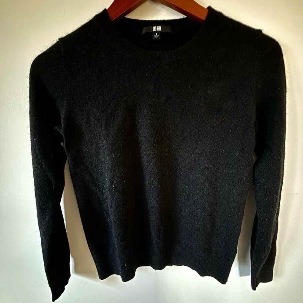 Uniqlo Women's Black Cashmere Crew Neck Sweater - Picture 2 of 6
